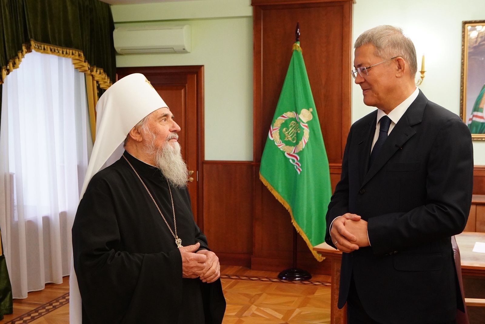 Глава Башкирии поздравил митрополита Никона с юбилеем