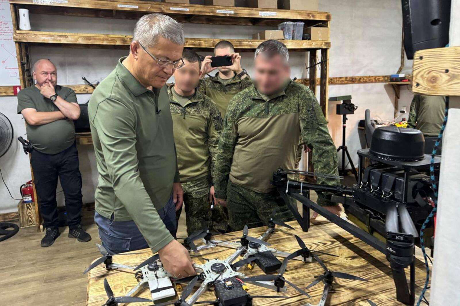 Радий Хабиров навестил бойцов бригады из Алкино-2 на передовой