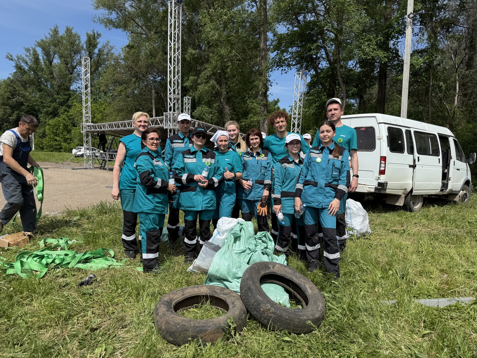 На острове Благовещенска состоялся масштабный эко-субботник «Чистые игры»