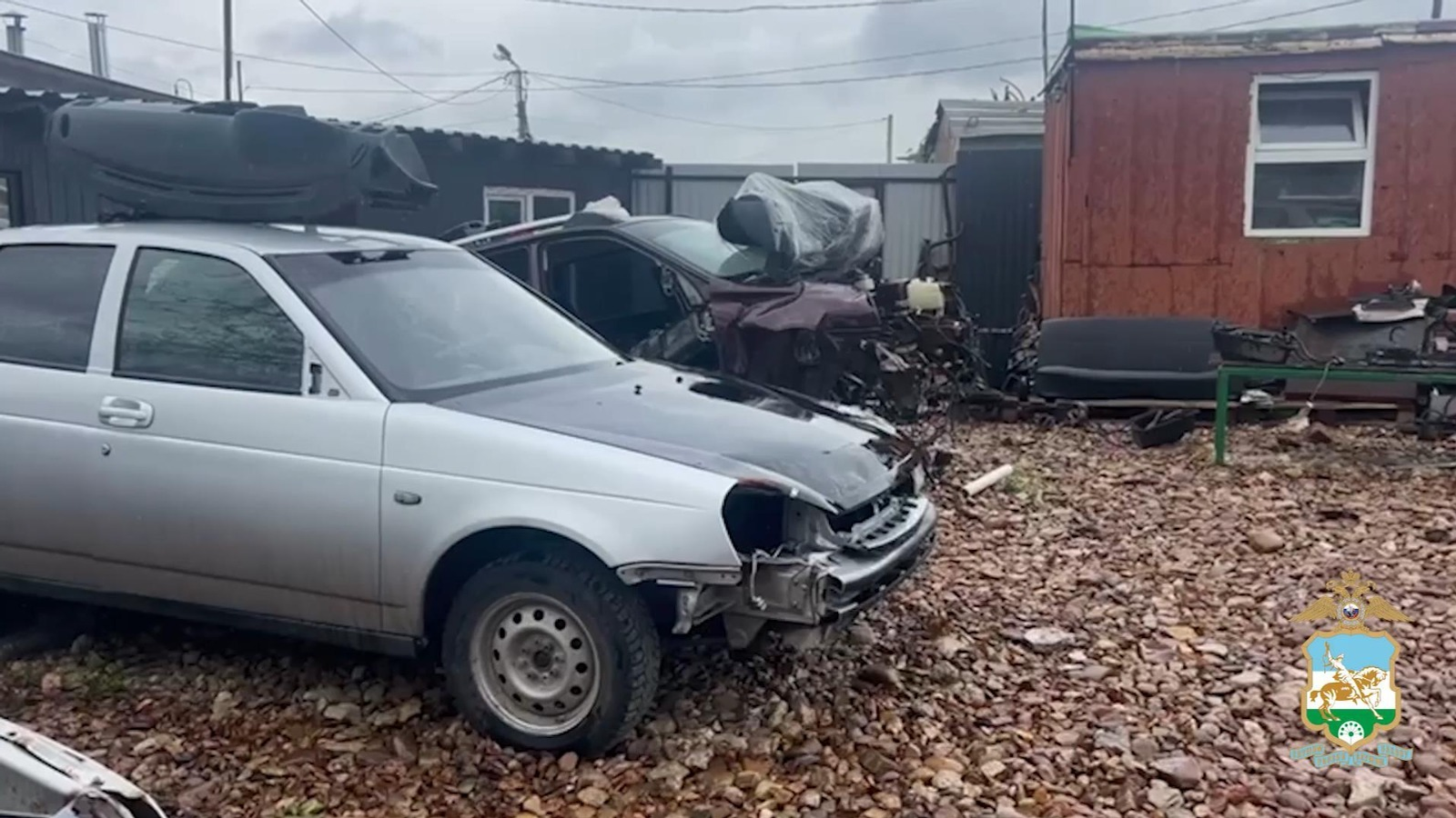 В Уфе подростки угнали две машины: одну продали, другую бросили во дворе