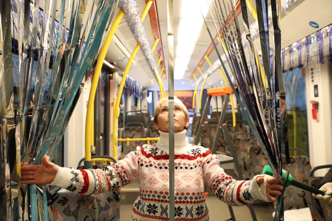 В Уфе на линию вышли новогодние трамваи и троллейбусы