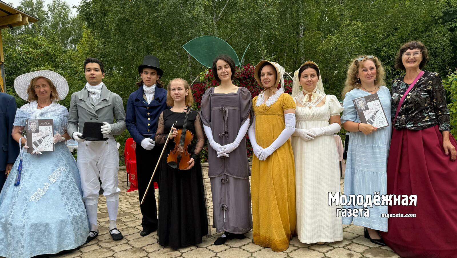 День креативных индустрий Бирск отметил променадом «Дама с собачкой»