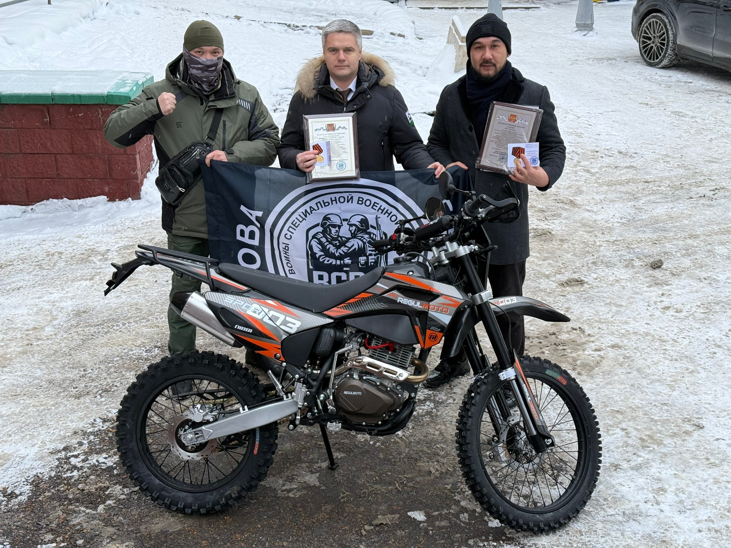 Бойцу СВО из Уфы передали кроссовый мотоцикл