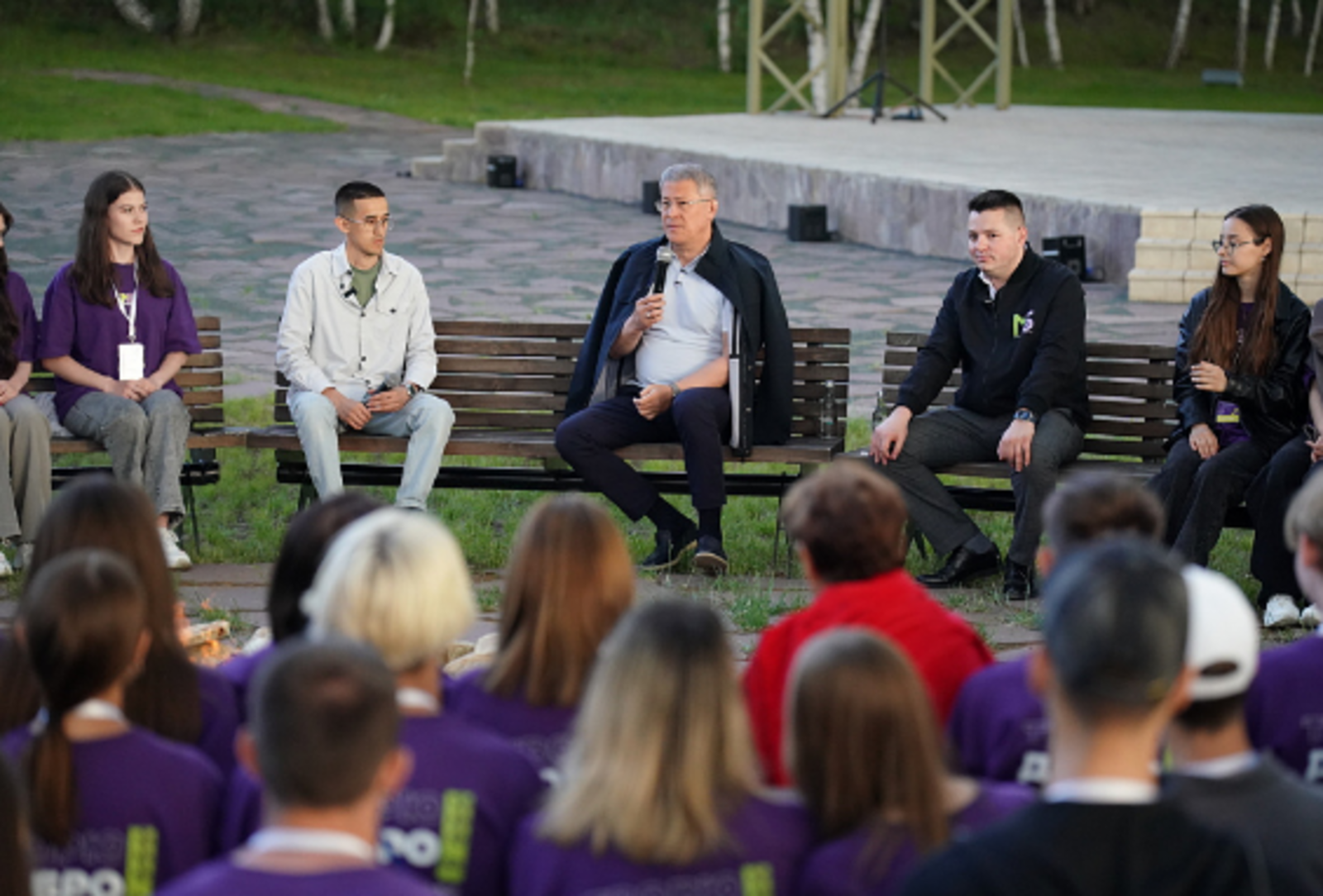 Радий Хабиров встретился с участниками Лагеря волонтёров в «Патриоте»