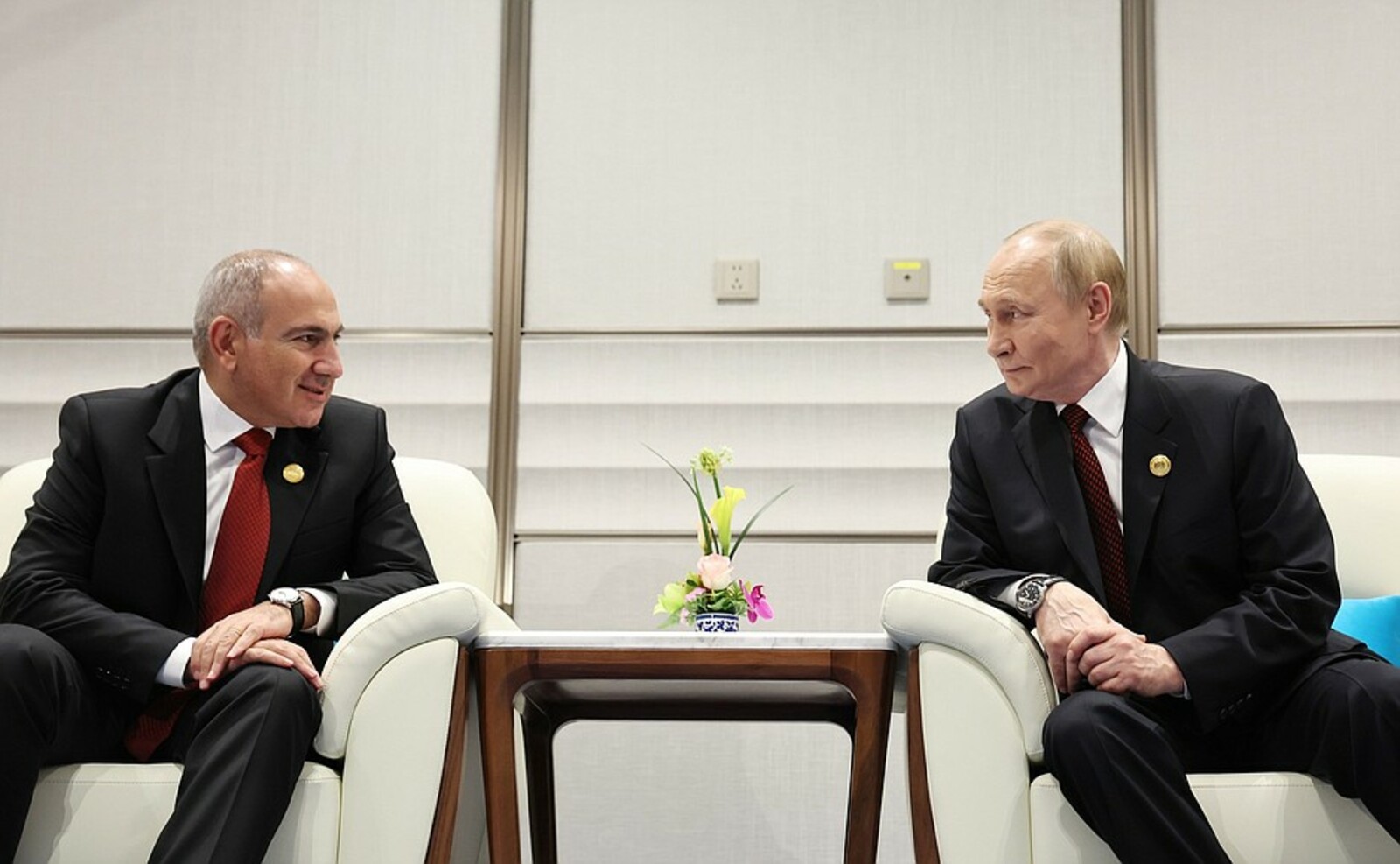 Владимир Путин встретился с Николом Пашиняном