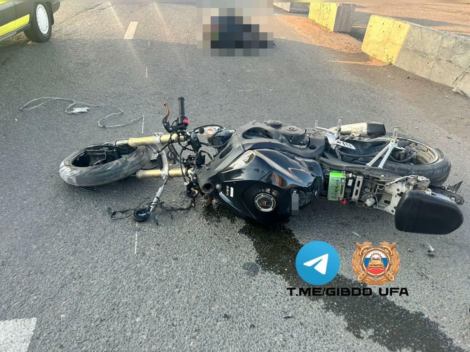 В Уфе мотоцикл наехал на бетонный блок