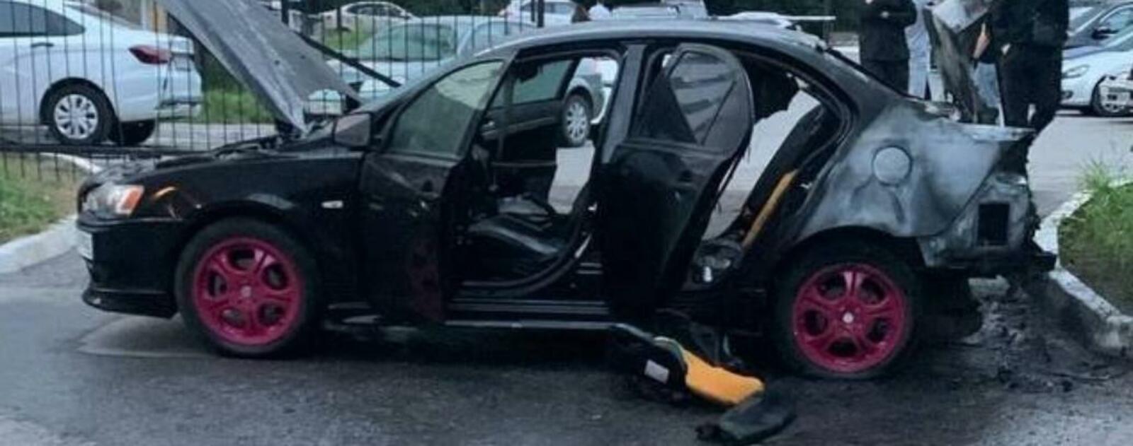 В Уфе загорелась иномарка