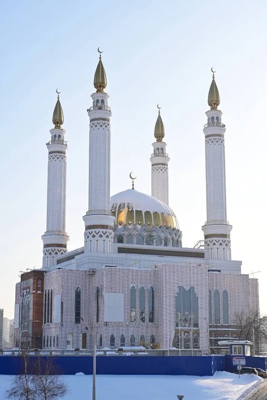 Радий Хабиров рассказал о продолжении работ в мечети Ар-Рахим в праздники