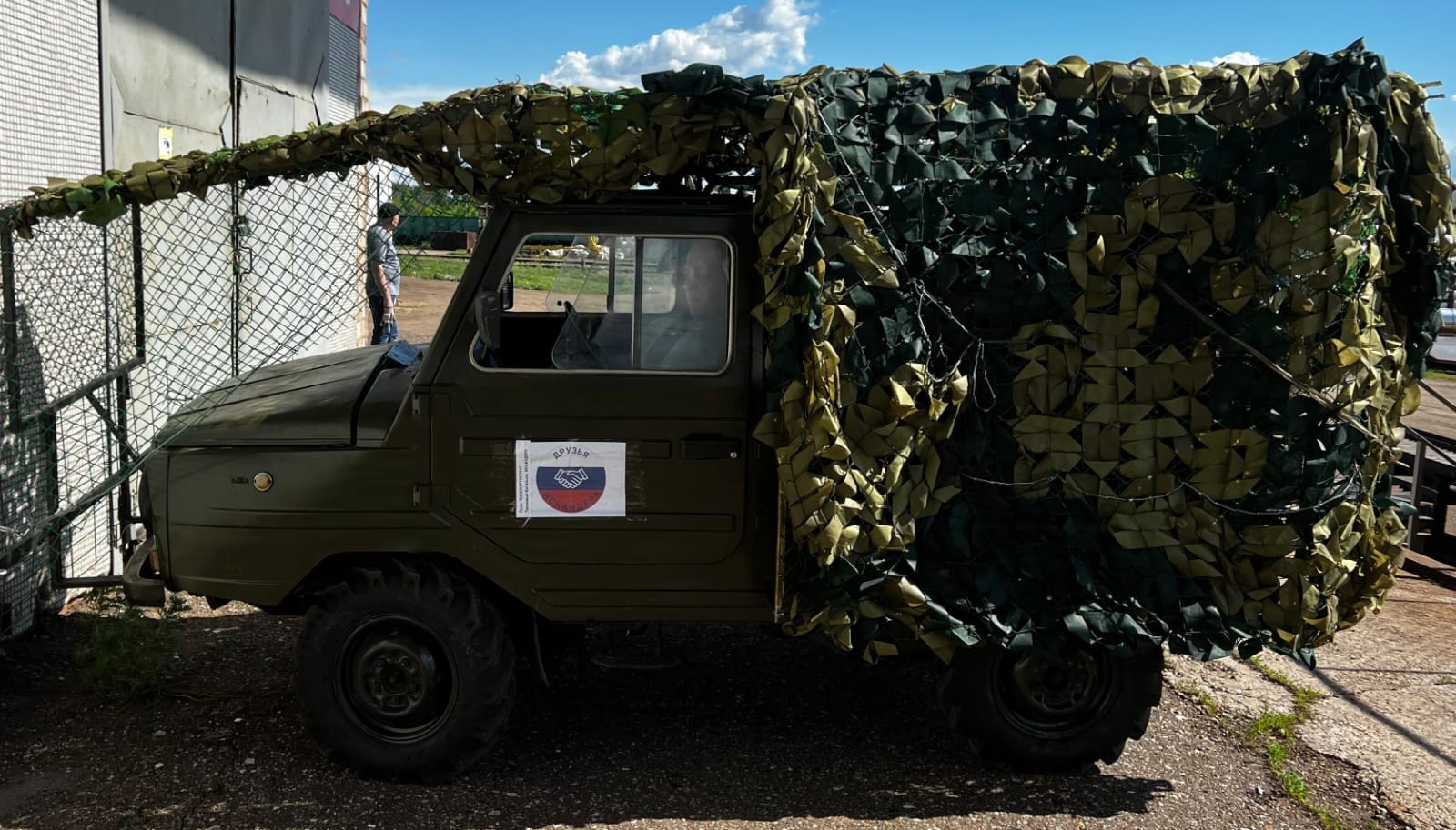 Жители Уфы и Башкирии отправили в зону СВО автомобиль ЛуАз