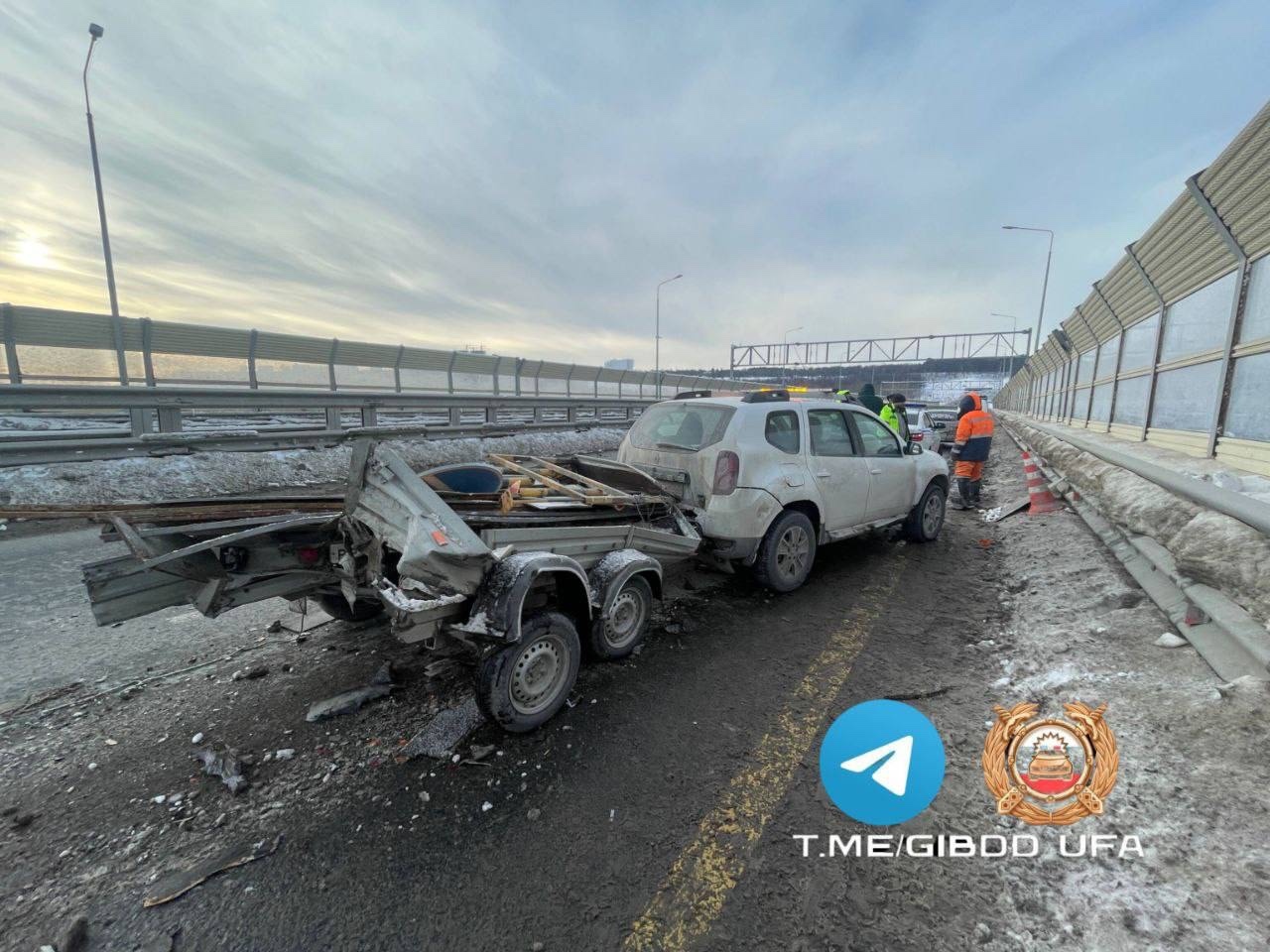 В Уфе на Восточном выезде произошло ДТП с участием припаркованного автомобиля