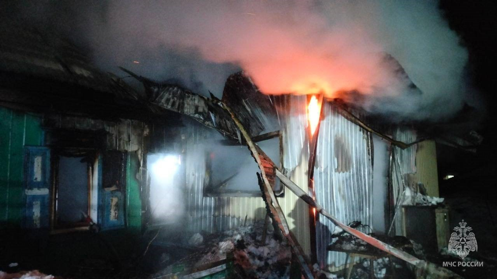В Стерлибашевском районе ликвидирован пожар в доме многодетной семьи