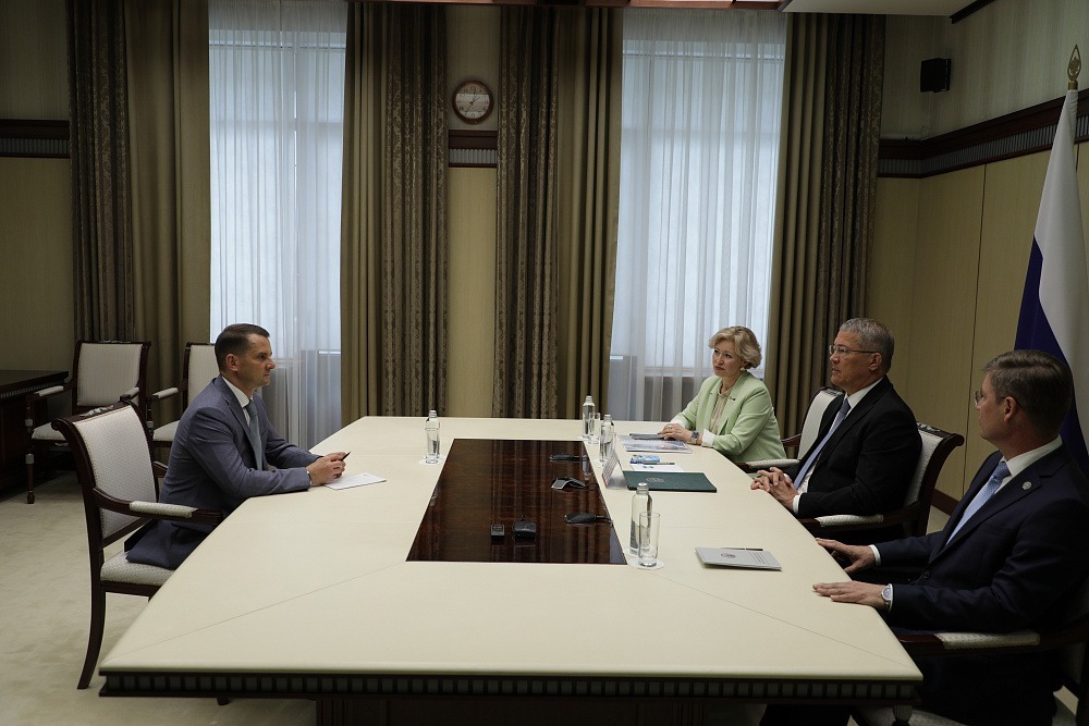 Глава Башкирии обсудил социальные вопросы с председателем комитета Госдумы