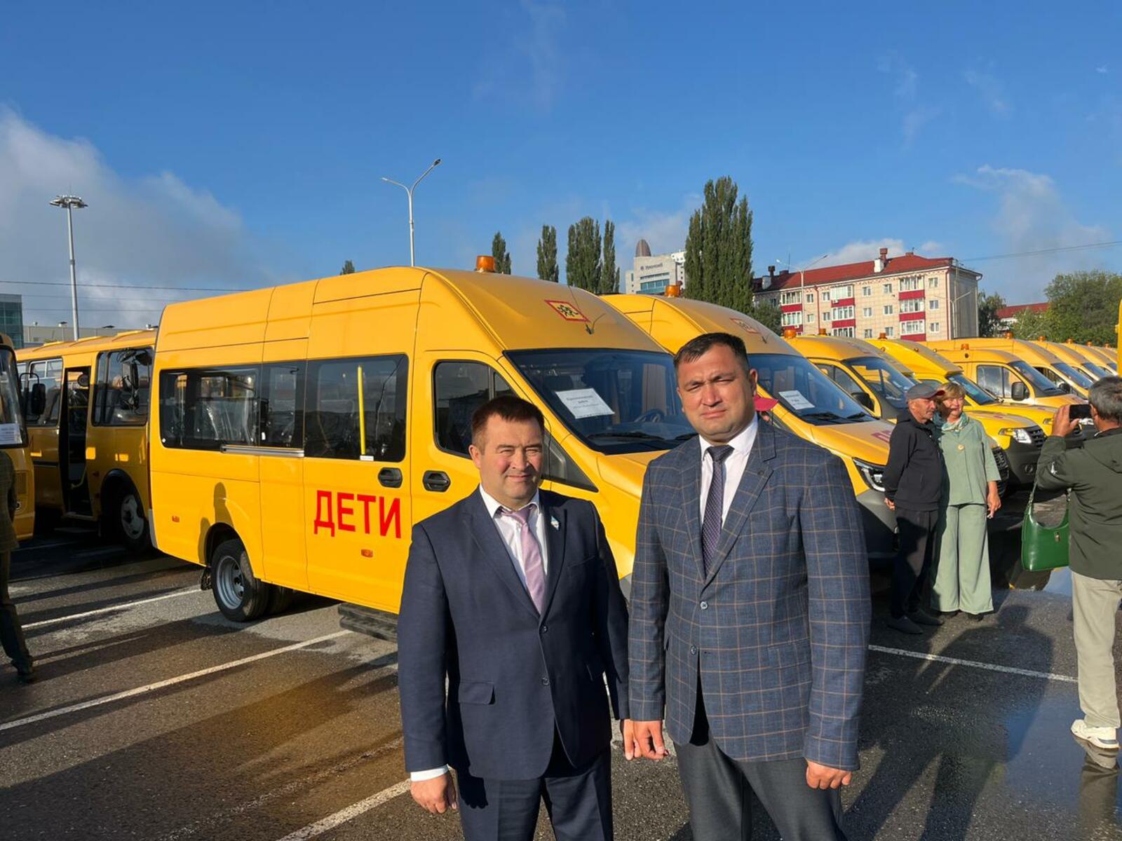 Новые автобусы оценили в Башкирской гимназии № 102 в Уфе