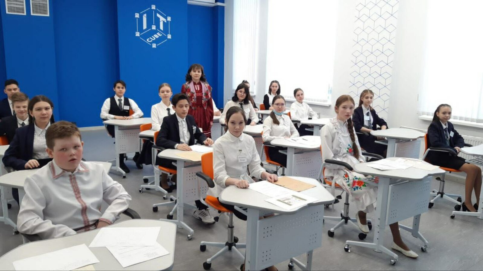 Педагог, переводчик, хранительница языка: многодетная мама из Мишкинского района