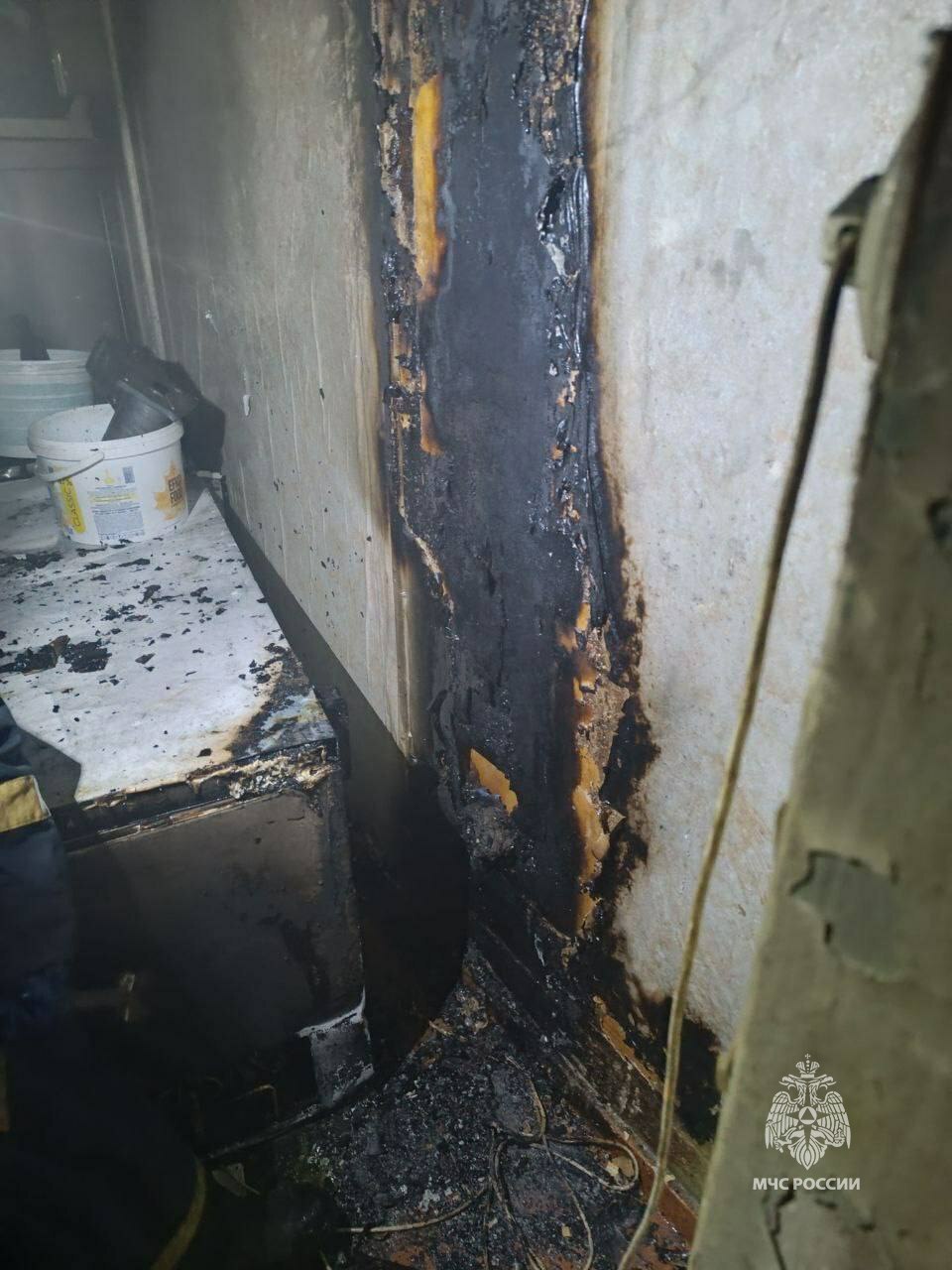 При пожаре в уфимской пятиэтажке пострадала женщина