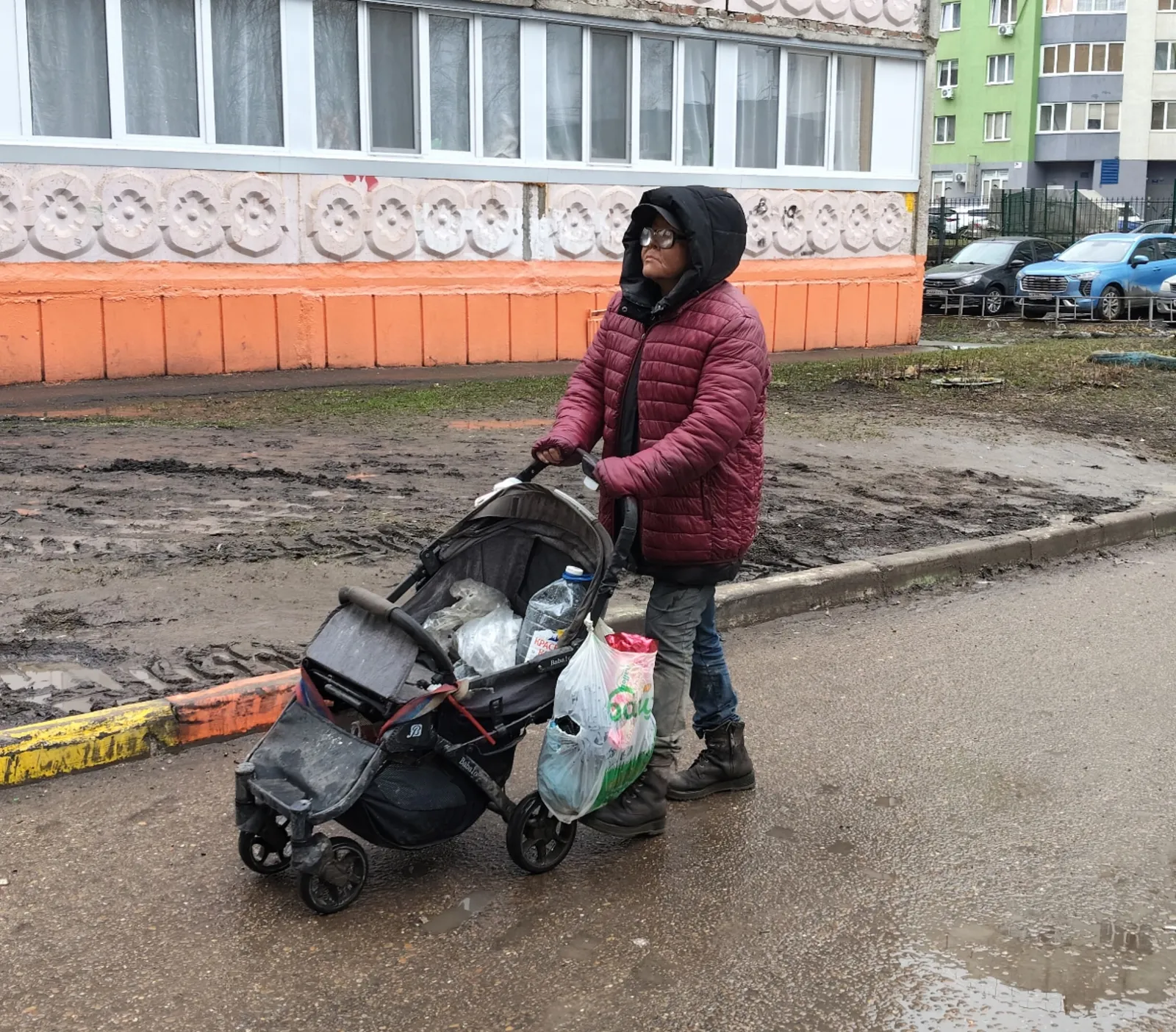 Уфимцы ищут приют для бездомной женщины