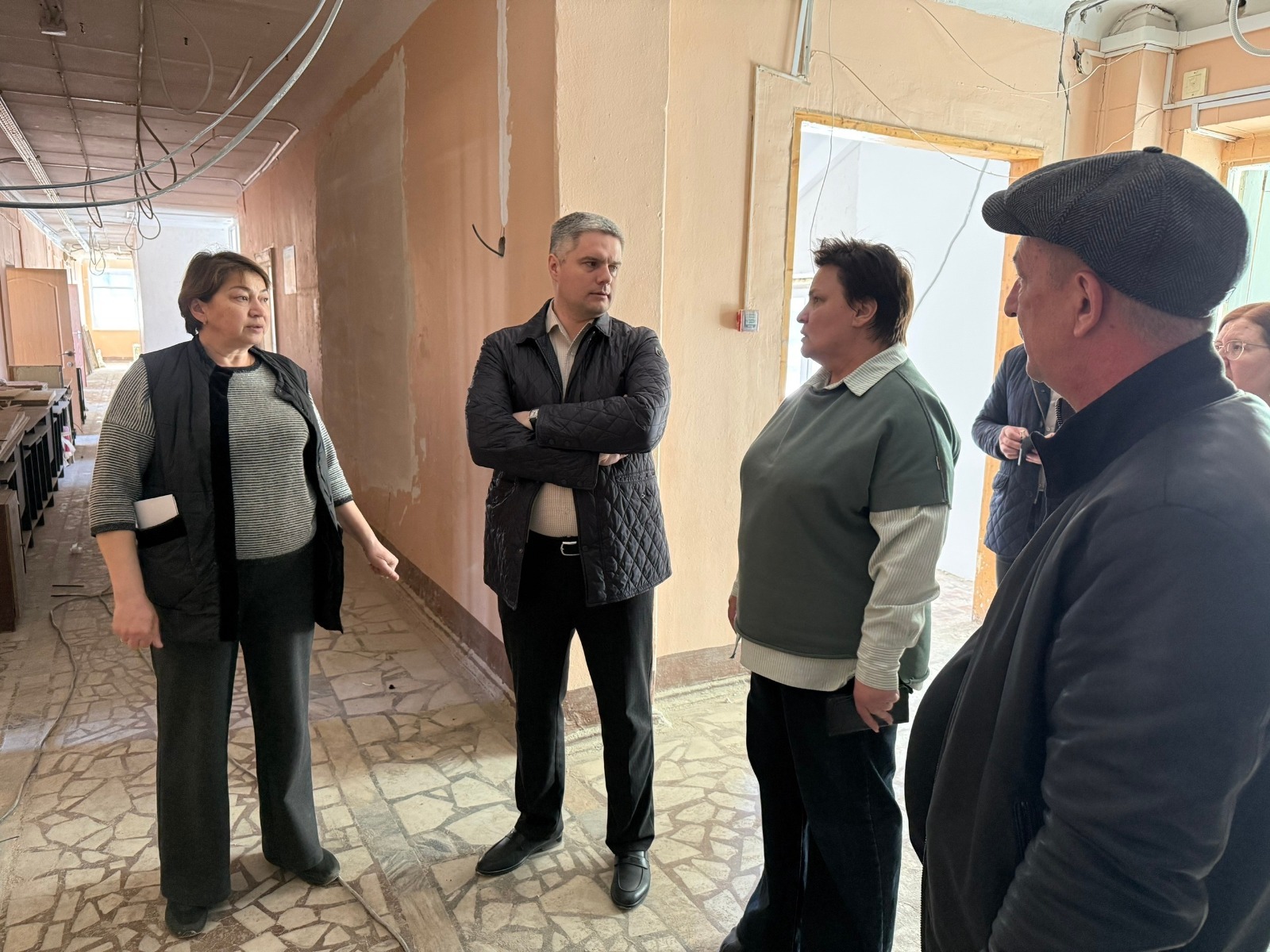 В Уфе идет ремонт школы  31