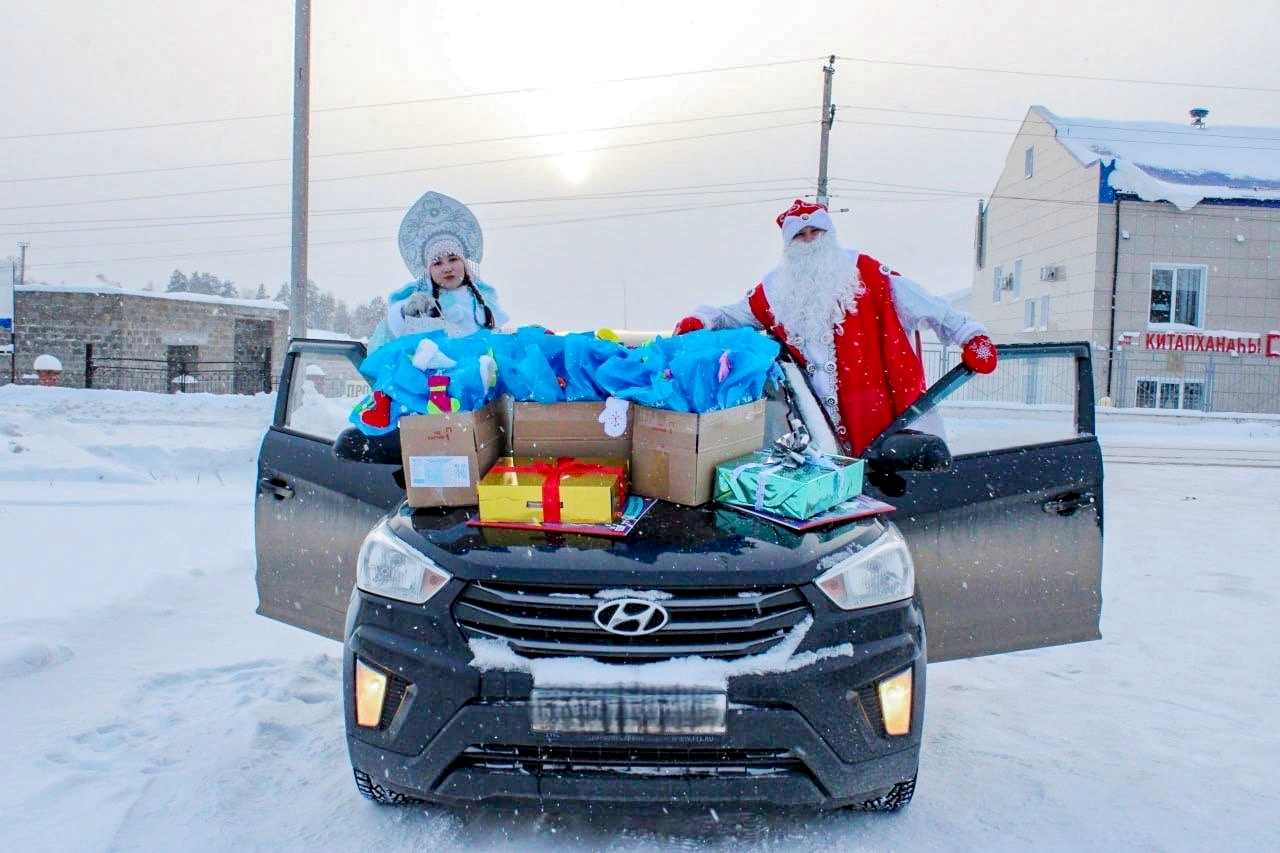 Волшебство в Караидели: Дед Мороз поспешил на помощь с библиотечными волонтёрами