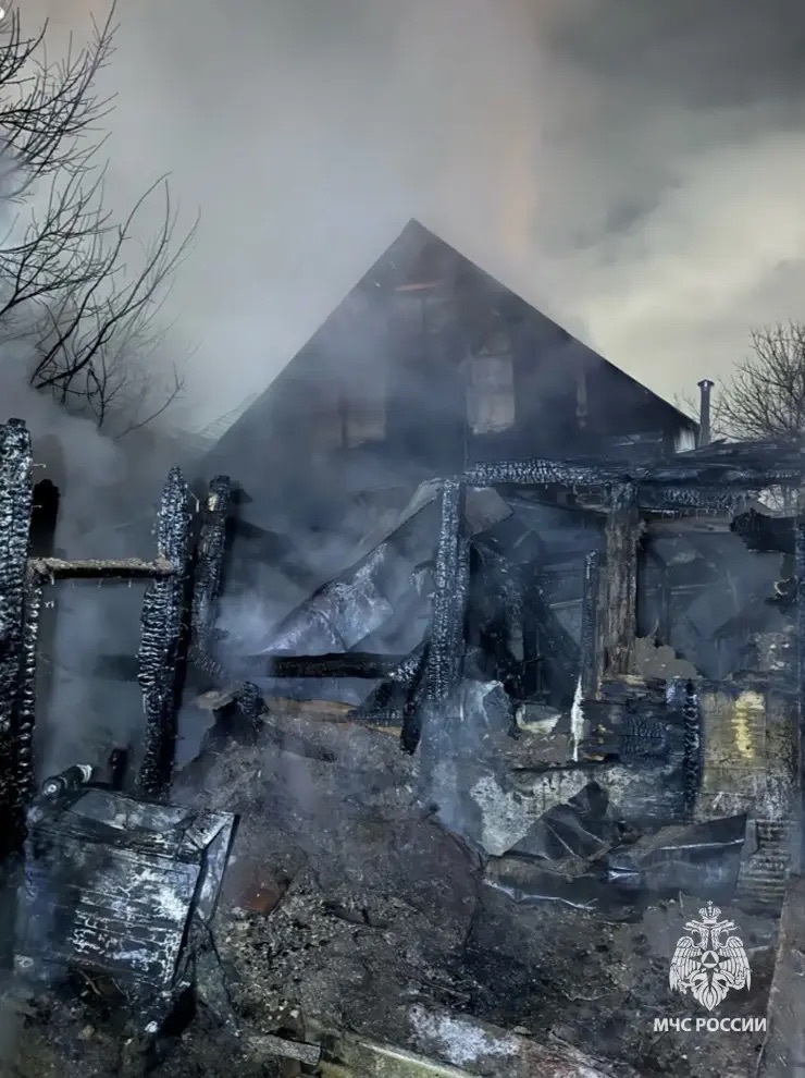 В Уфе при возгорании бревенчатого дома погиб человек