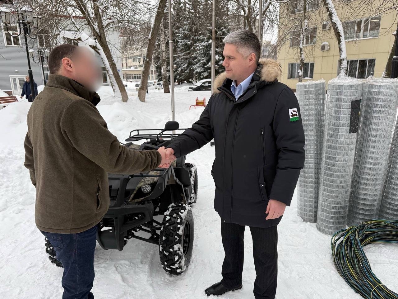 В Уфе бойцу СВО передали квадроцикл, сети, бензопилы и тёплые вещи