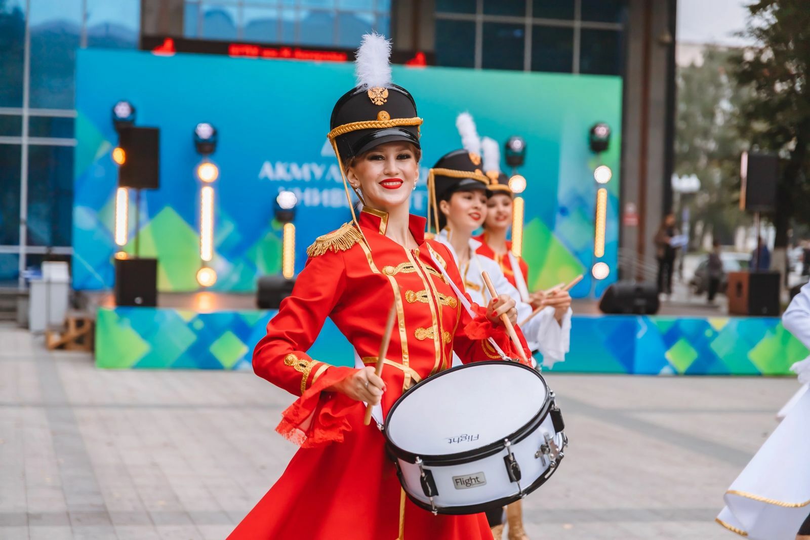 В Акмуллинском университете передали Факел знаний первокурсникам