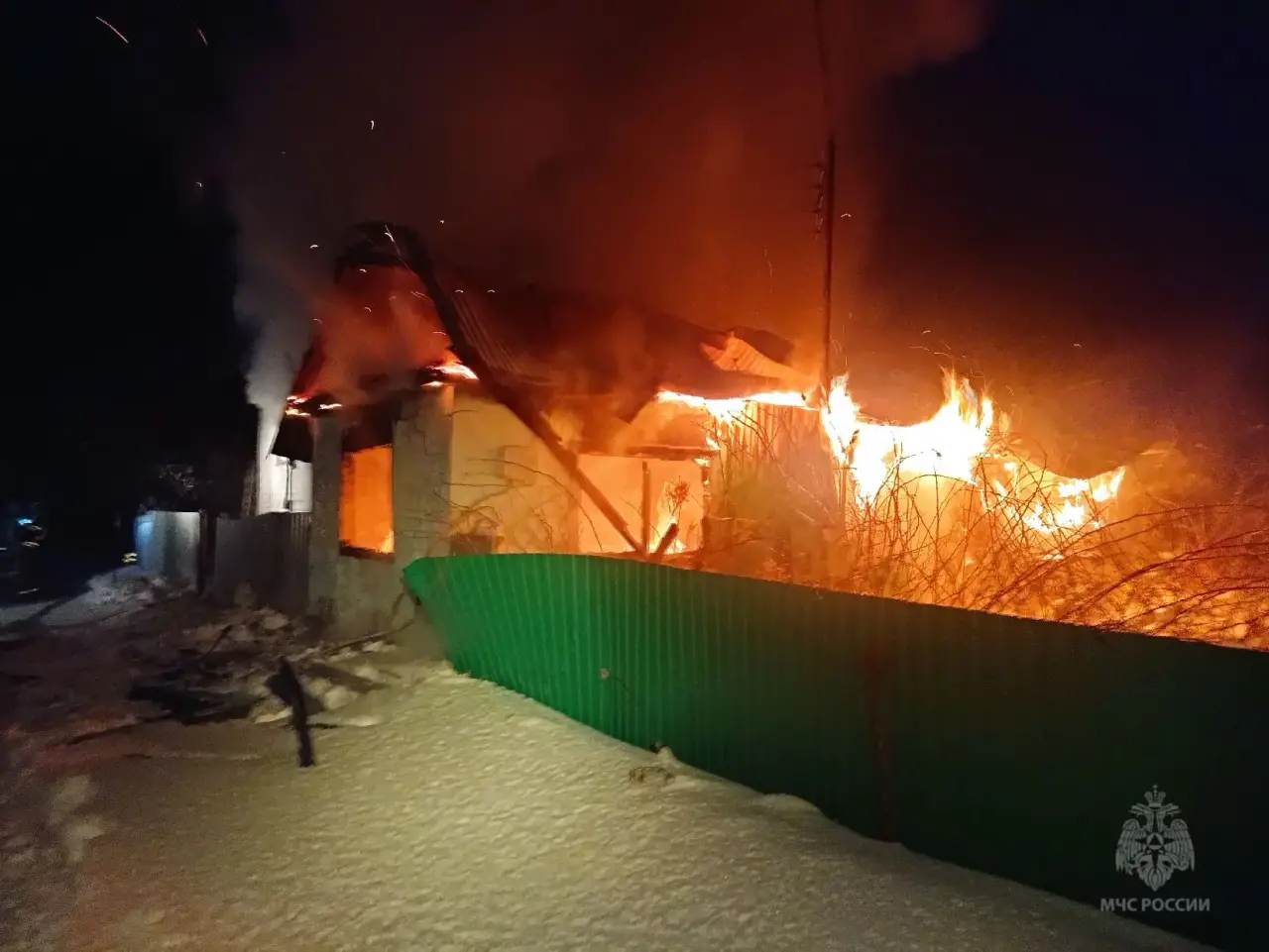 В Уфе при пожаре в садовом товариществе погибла пенсионерка