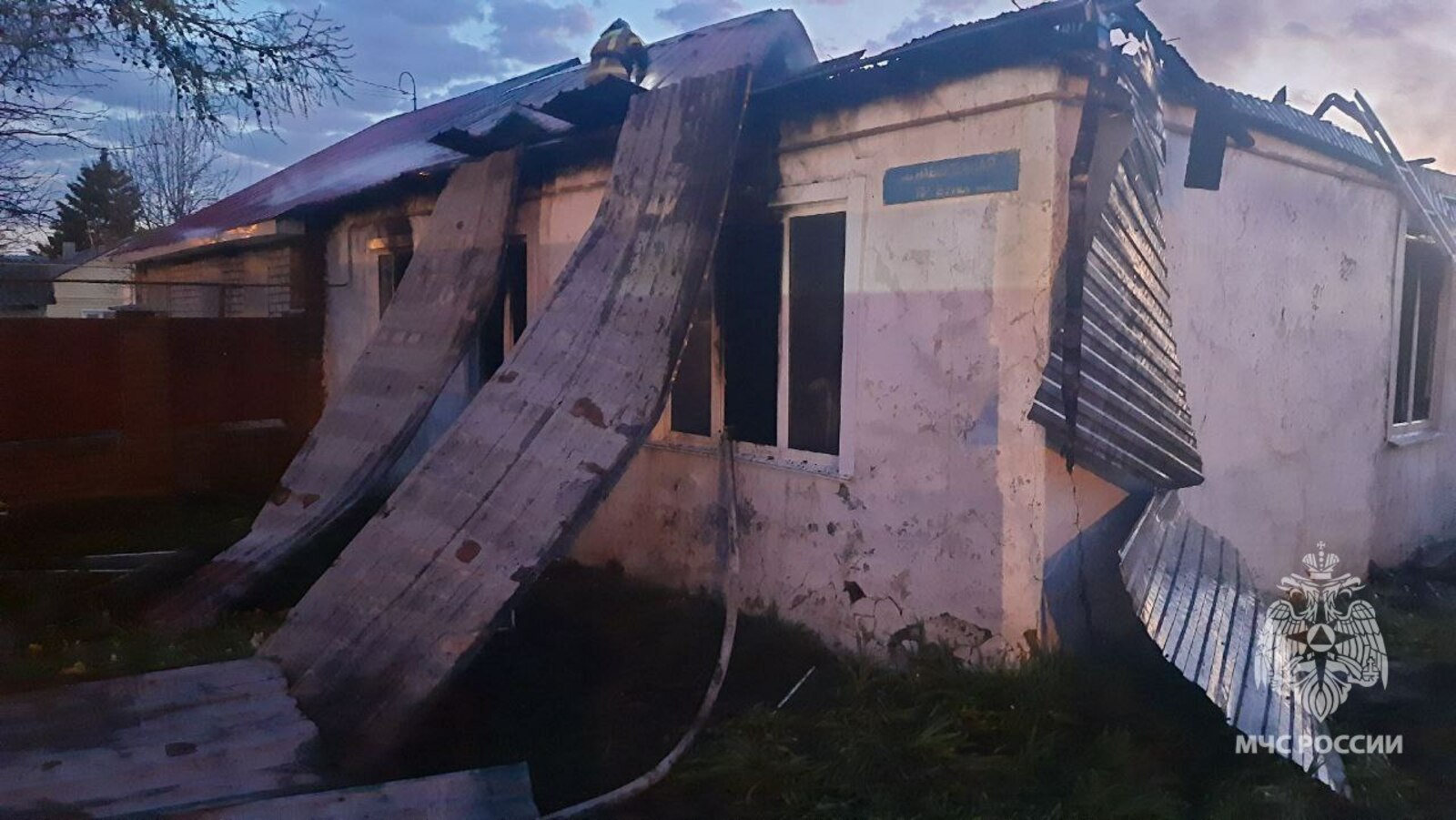 В селе Нугуш при пожаре погибли мать с сыном