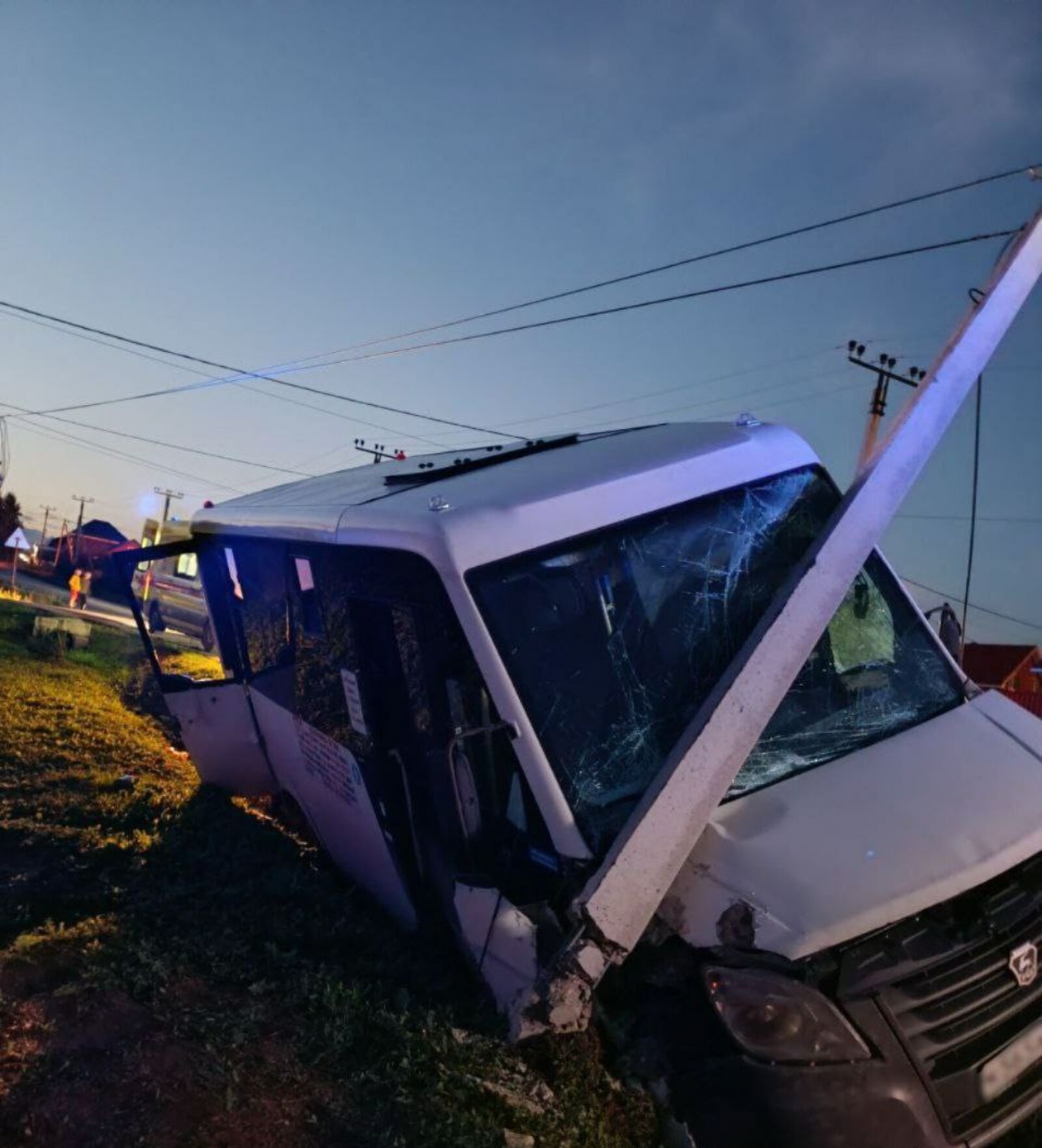 В Уфимском районе автобус с пассажирами съехал в кювет после ДТП