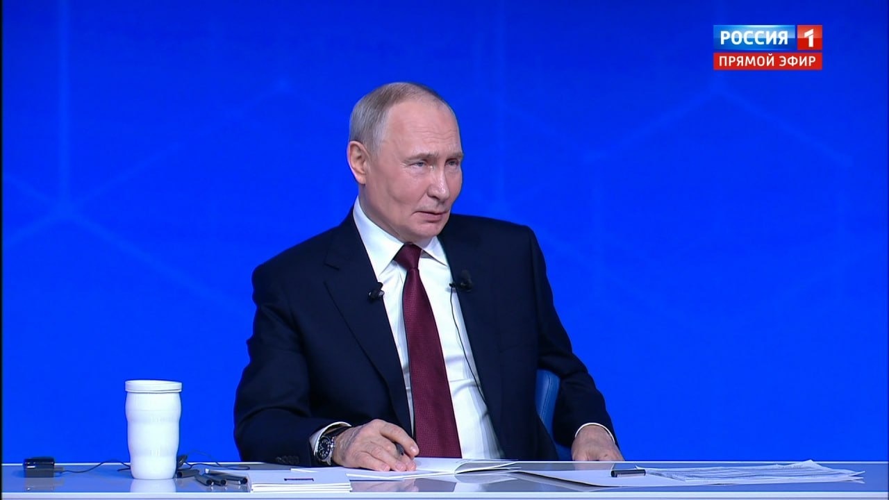 Владимир Путин назвал гадалок и экстрасенсов бредом