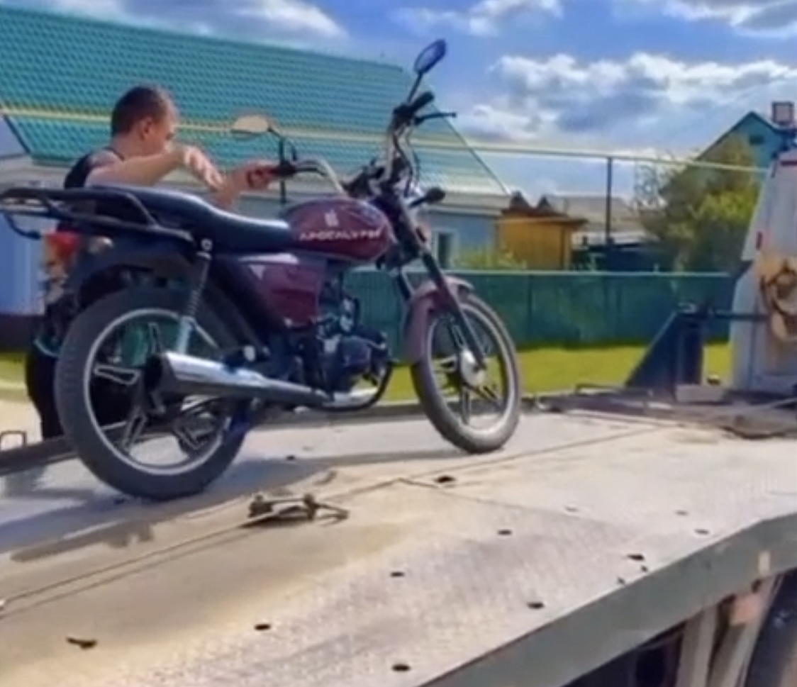 В Башкирии подростки бросили мопед, убегая от полиции