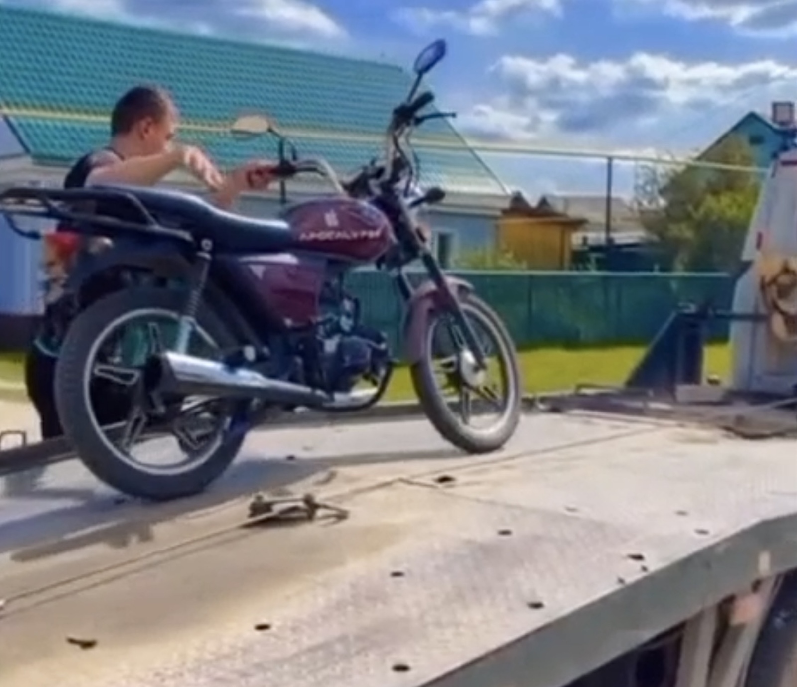 скриншот видео Владимира Севастьянова