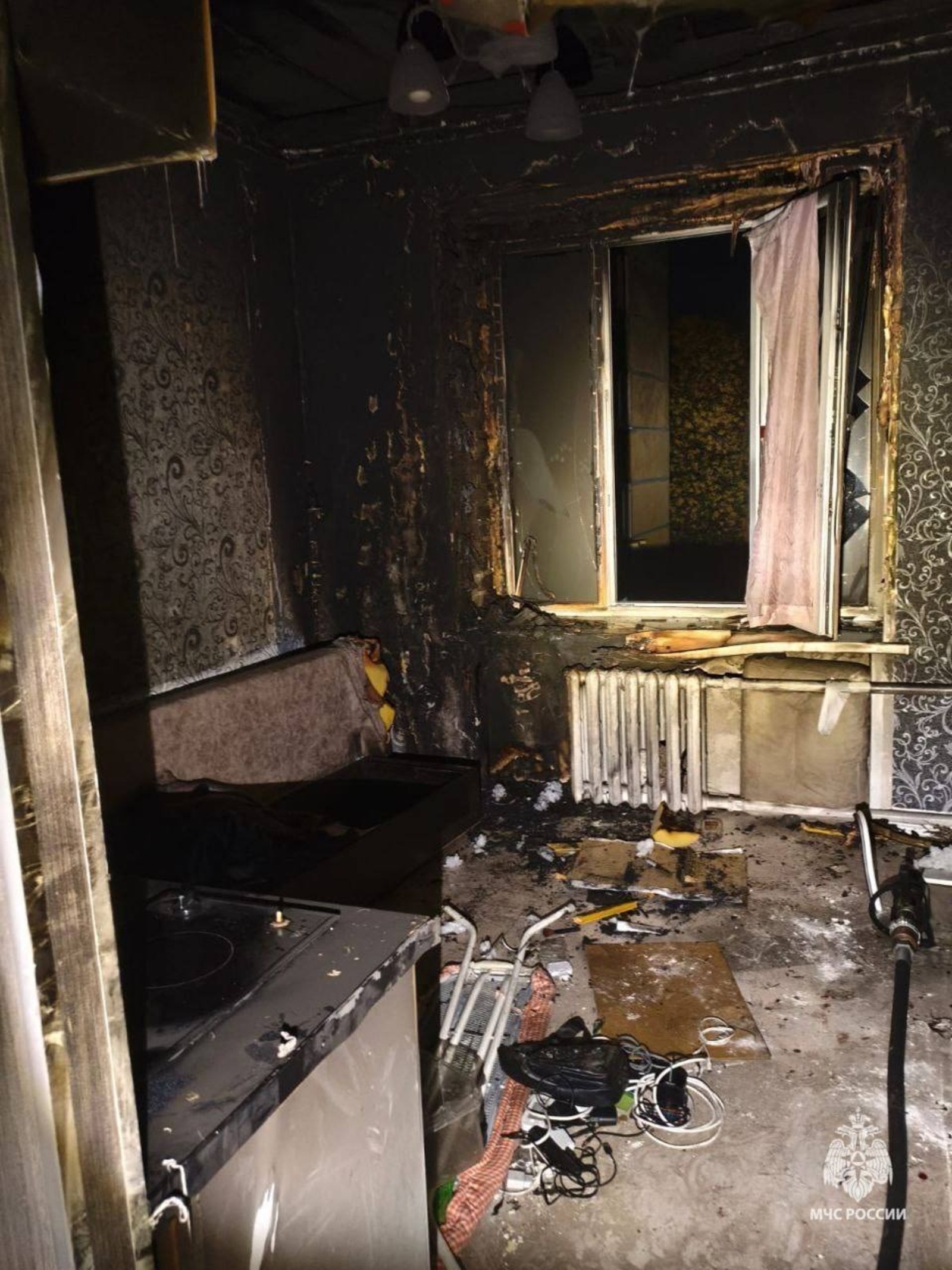 Пожарные в Уфе спасли пять человек из горящей многоэтажки