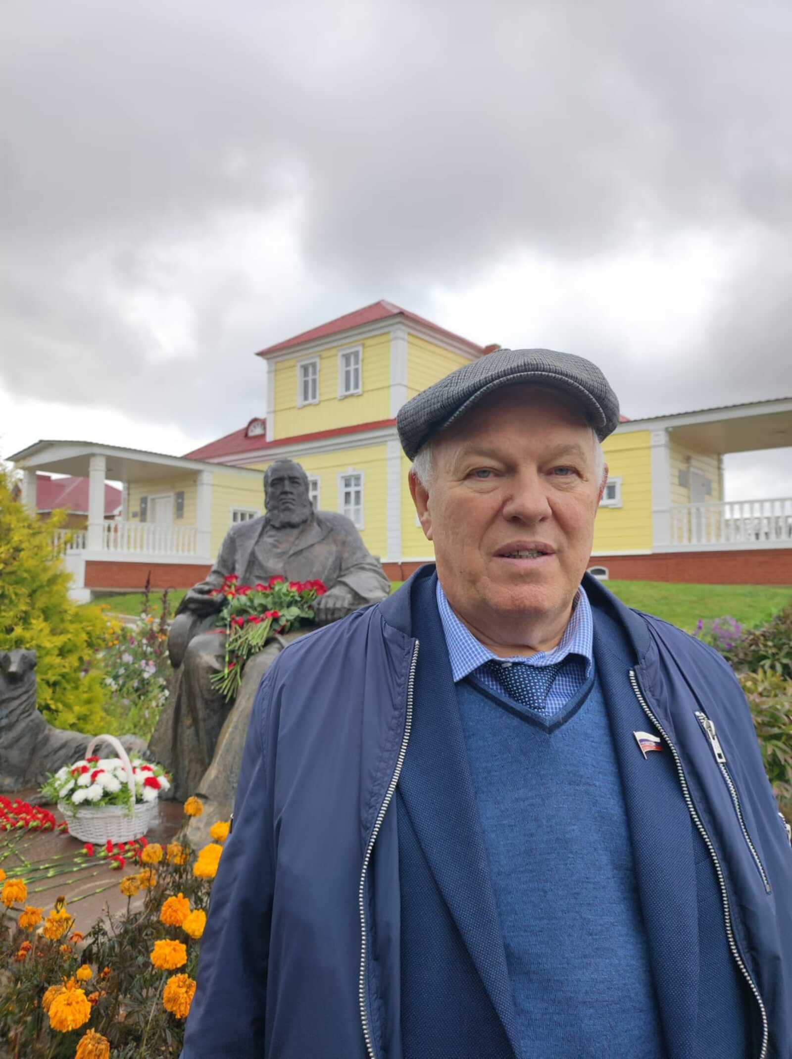 Глава Башкирии вручил высокую награду писателю Анатолию Грешневикову