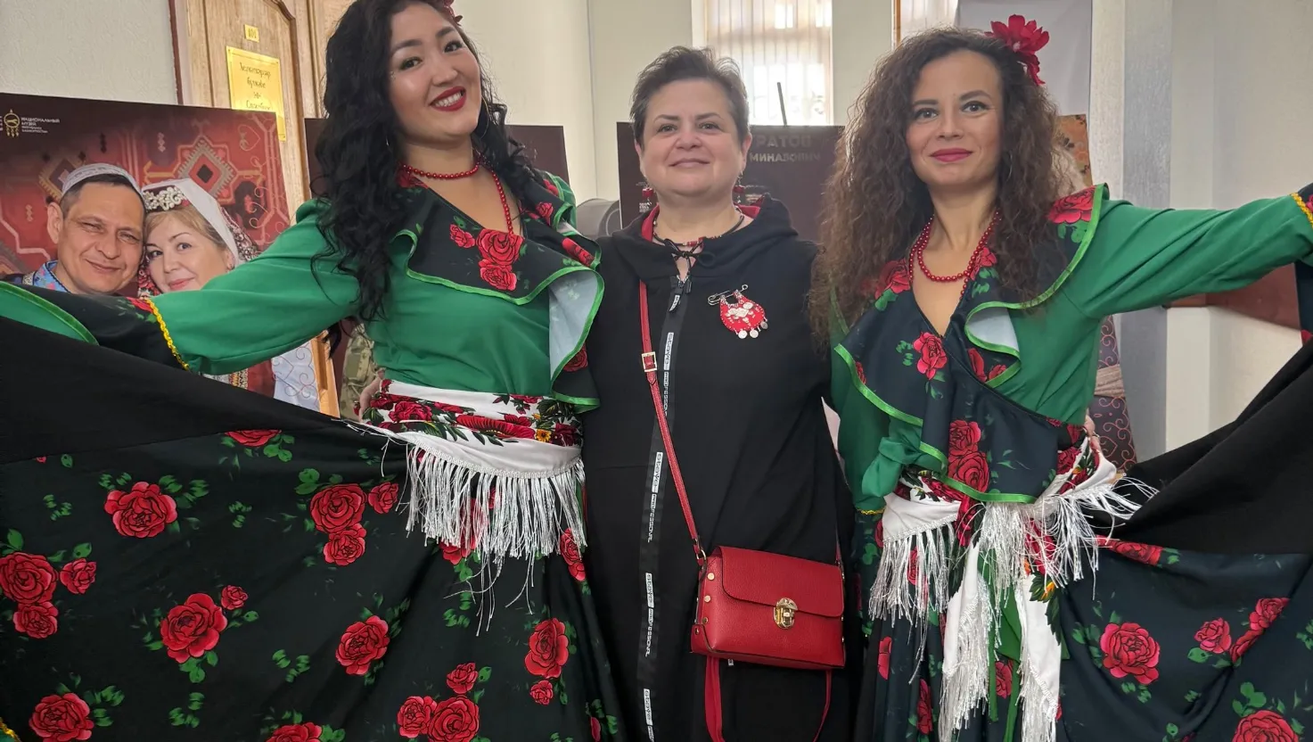 Все посетители с удовольствием устраивали этно-фотосессии.