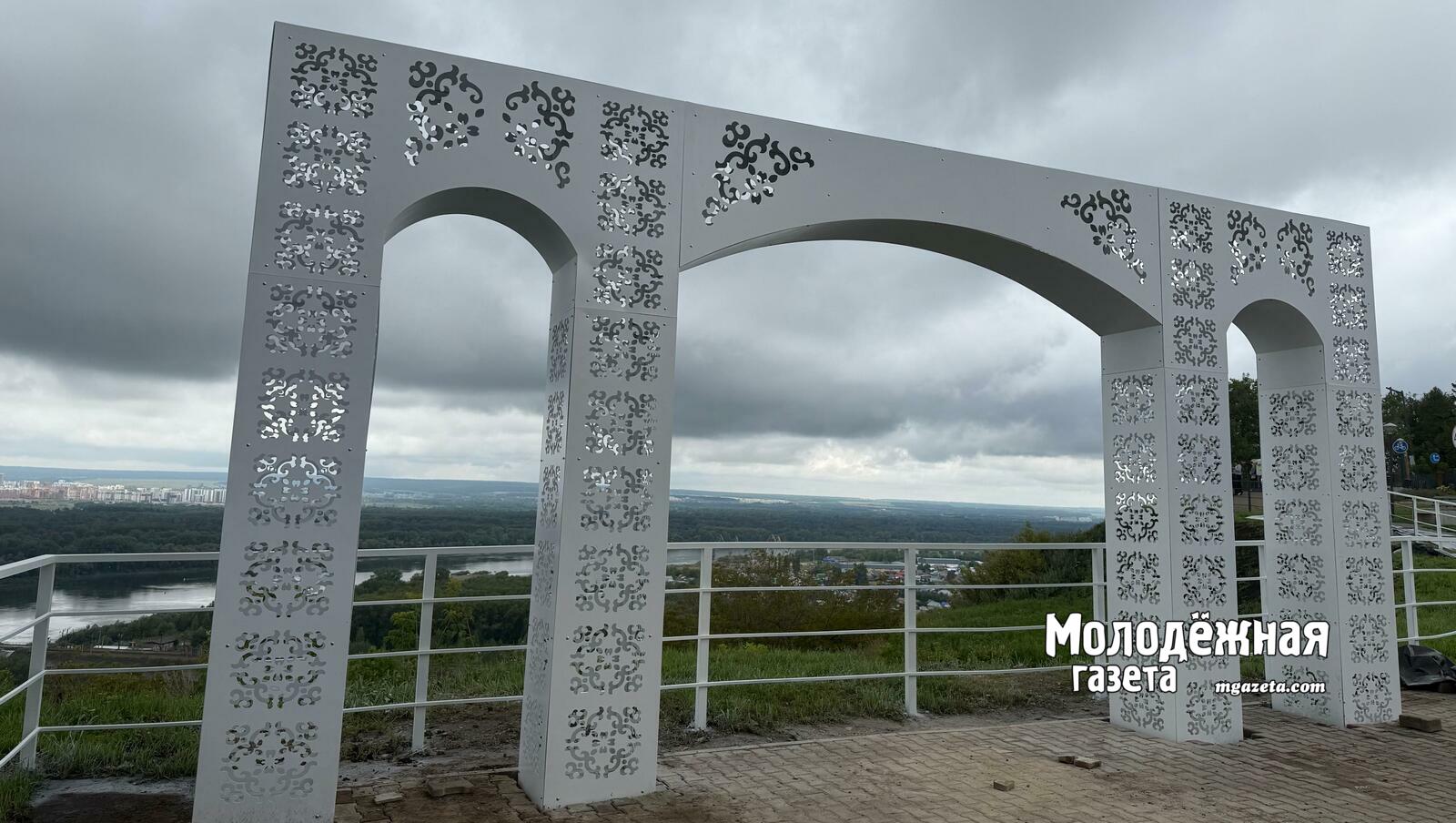 Креатив мегаполиса: около Водонапорной башни появилась ажурная арка
