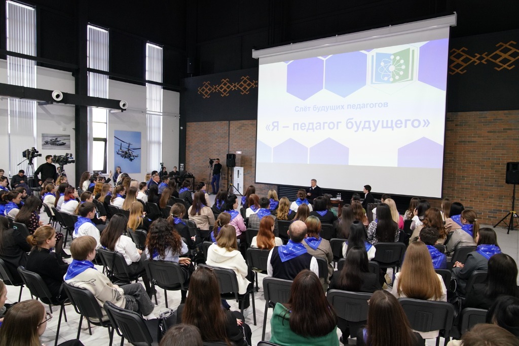 Радий Хабиров пообщался с будущими учителями