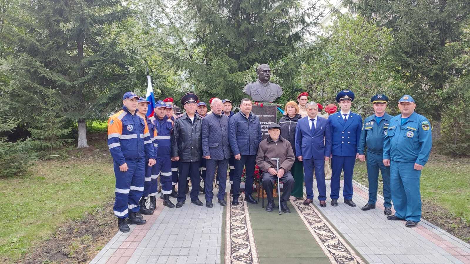 В селе Малояз почтили память Артура Ахметханова