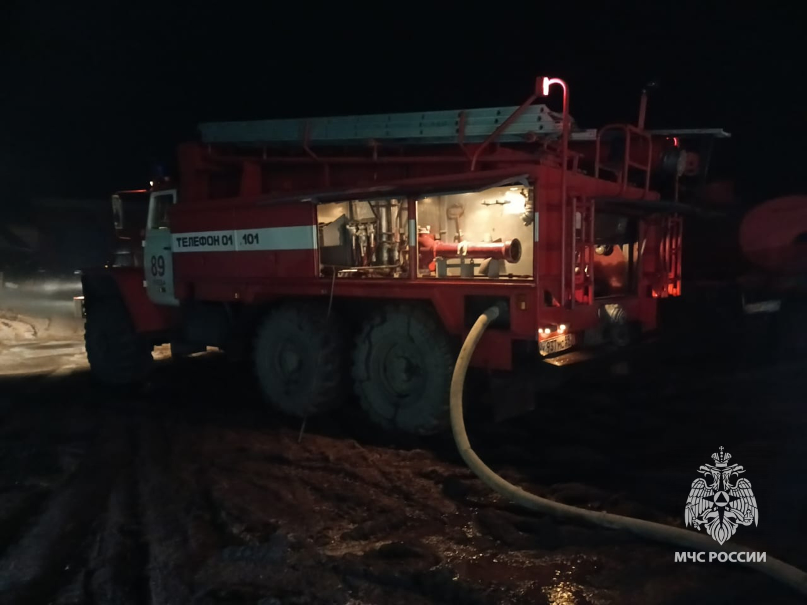 В Башкирии загорелись оборудование и материалы на площади 300 кв. метров