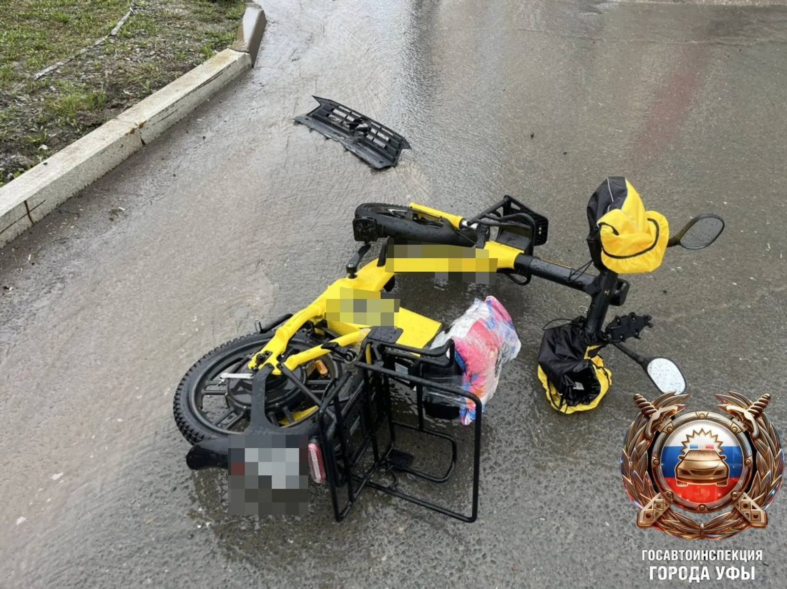 В Уфе водитель иномарки сбил курьера на электровелосипеде