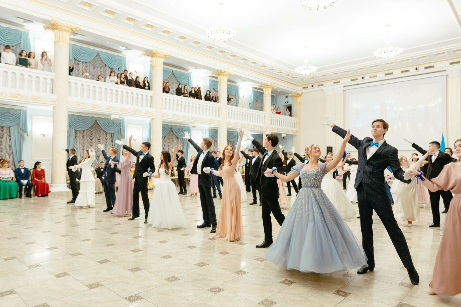 Студенты уфимского кампуса стали Королем и Королевой Межвузовского бала