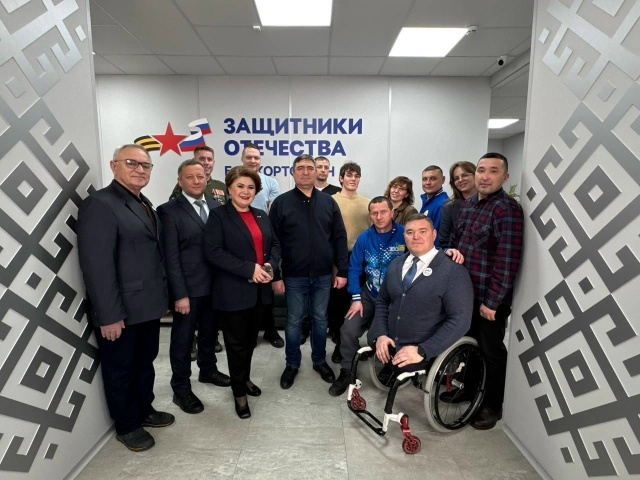 Герой СВО ознакомился с работой филиала фонда Защитники Отечества в Уфе