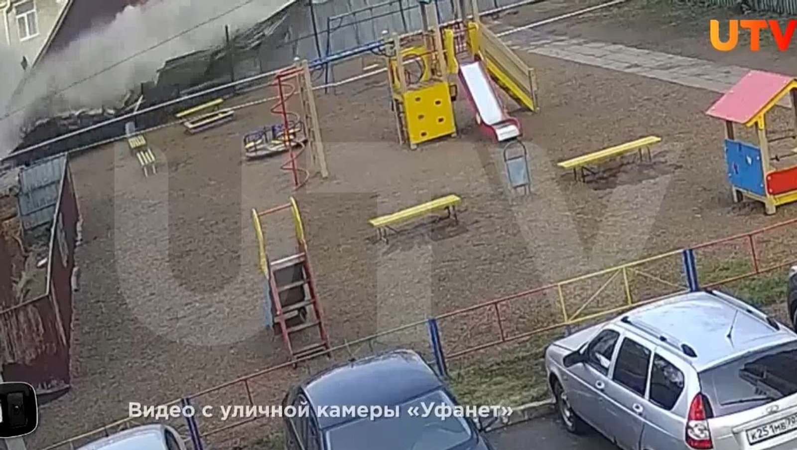 В Уфе кирпичная стена рухнула на детскую площадку