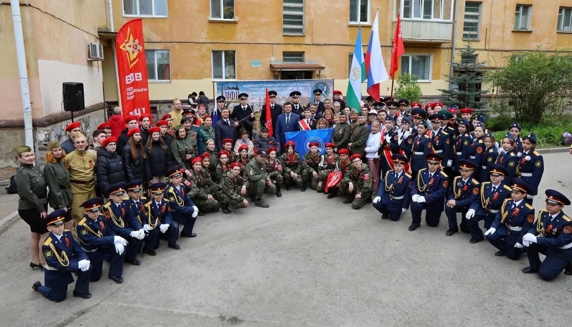 Для ветеранов из Уфы организовали персональный концерт и парад