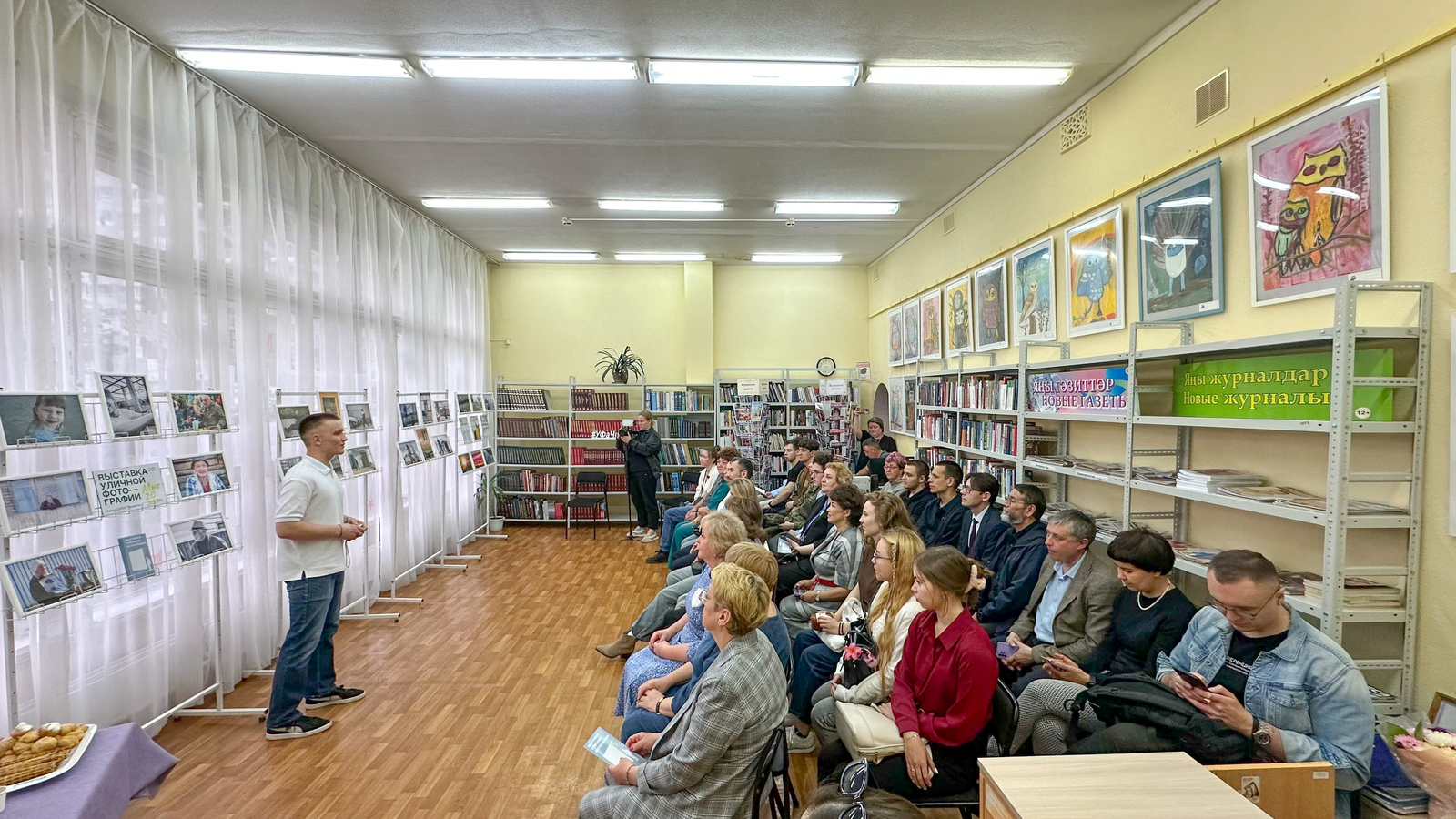 В Уфе открылась выставка уличной фотографии «Мне двадцать лет»