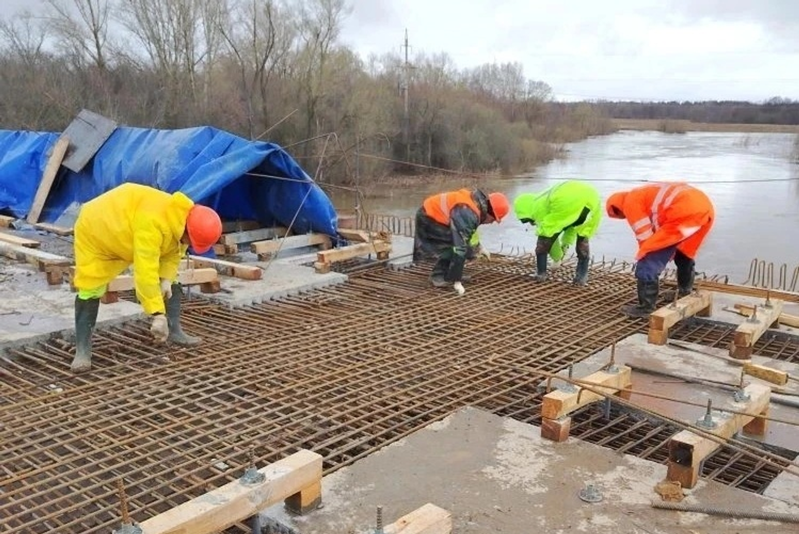 В Башкирии начали бетонировать консоли моста через Быстрый Танып