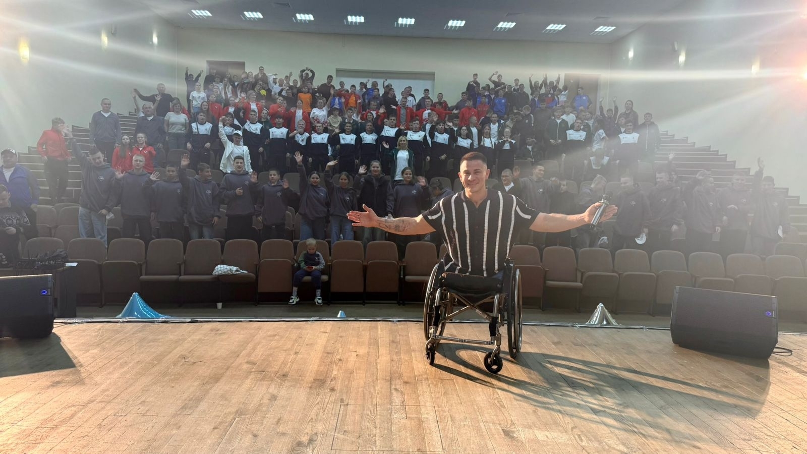 В Уфе воспитанники детдомов встретились с блогером Рустамом Набиевым