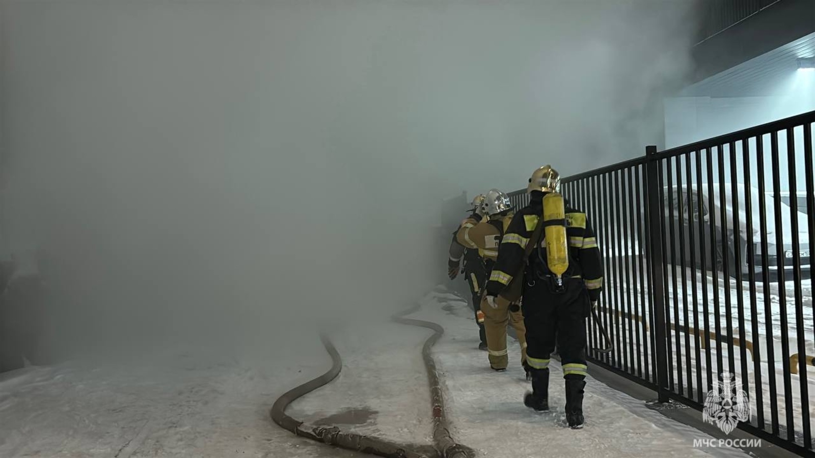 В Уфе горит торговый центр