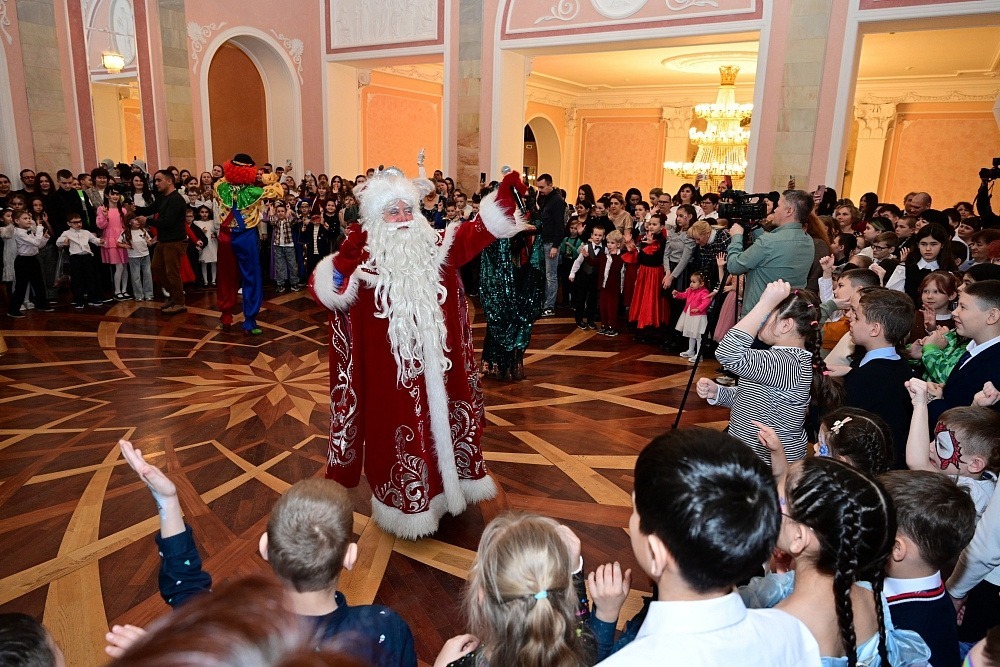 Волшебство добра: В Уфе прошла седьмая благотворительная Аксаковская ёлка